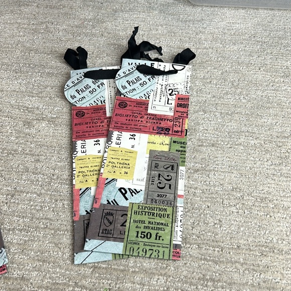 2 Wine Label Gift Wine Bags & Tags - Picture 1 of 2